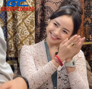 Pesona Ayu Puspa Viral Gegara Tren Kim Seon Ho Smile Challenge
